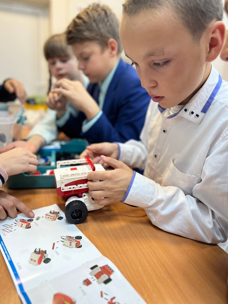 Собираем роботов.